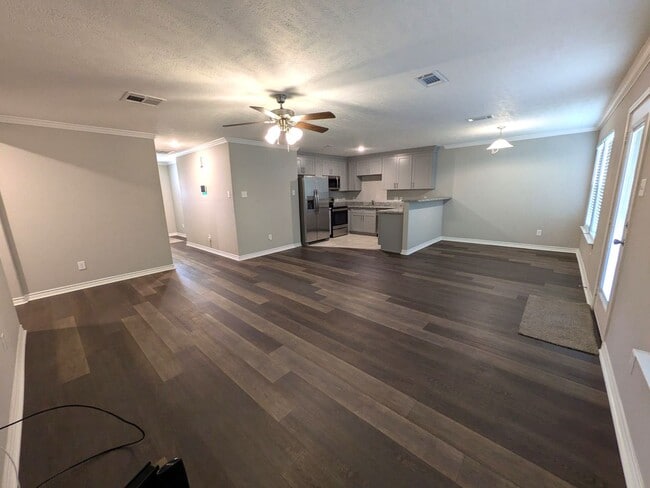 Building Photo - 610 Craig St