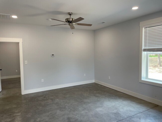 Foto del edificio - One-Level Barn Apt with Garage