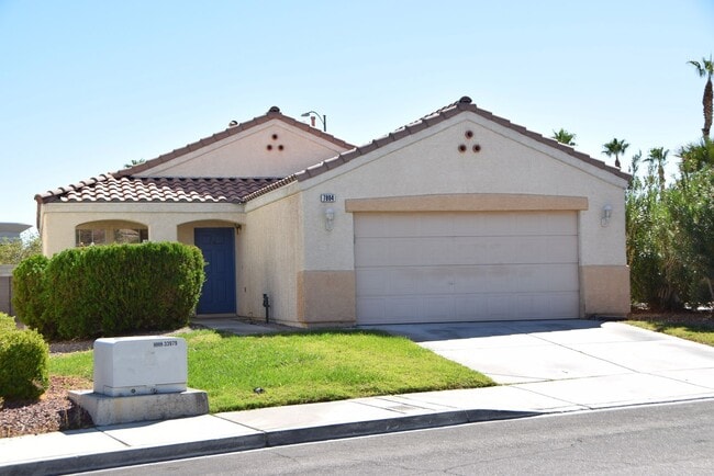 Building Photo - NORTHWEST - 1 STORY HOME - FRONT & REAR LA...