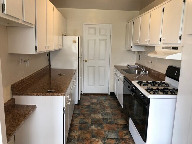 Kitchen - 6631 Wakefield Dr