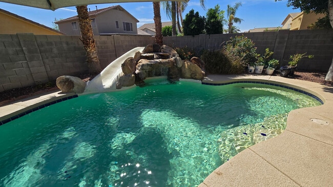 Foto del edificio - 8213 W Quail Ave