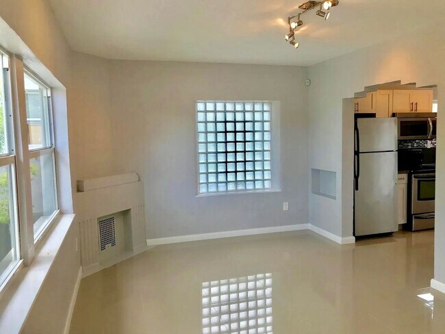 Foto del edificio - 535 NE 68th St
