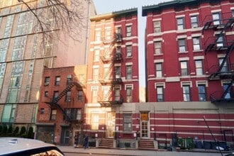 Building Photo - 501 1/2 W 43rd St