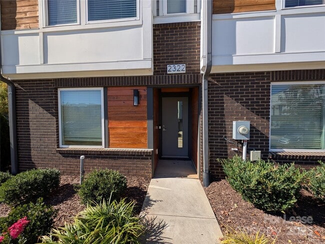 Foto del edificio - 2322 Elizabeth Ml Pl