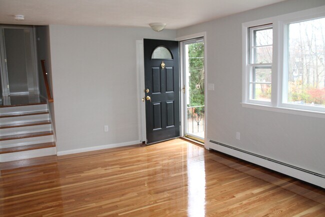 Building Photo - 10 Bonnievale Dr