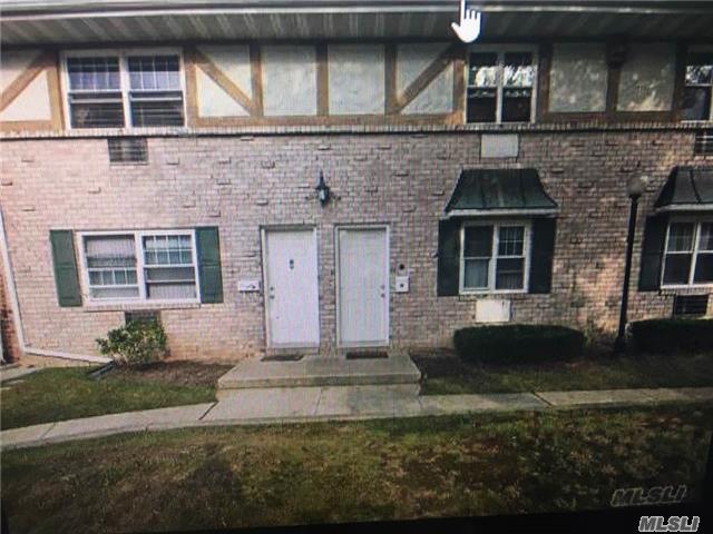 Primary Photo - 11 Glen Hollow Dr