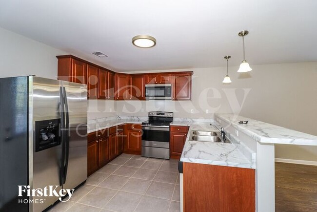 Foto del edificio - 9812 Misty Pine Dr