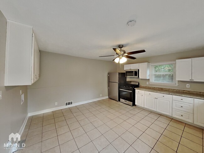 Building Photo - 3821 Rex Cir