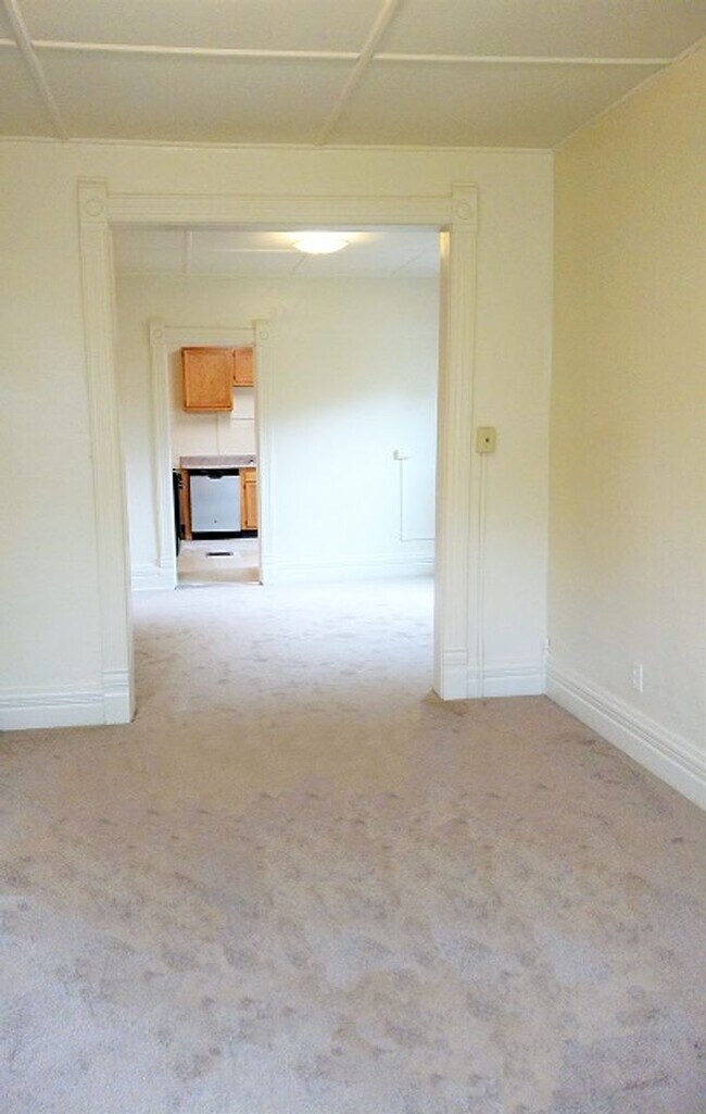 Building Photo - First Floor Close To Shops and Restaurants...