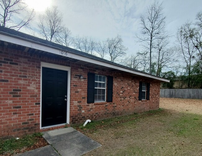 Building Photo - 1016 Jessamine Trail