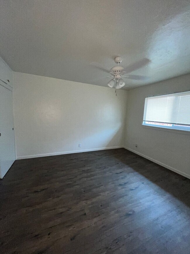 Building Photo - 3702