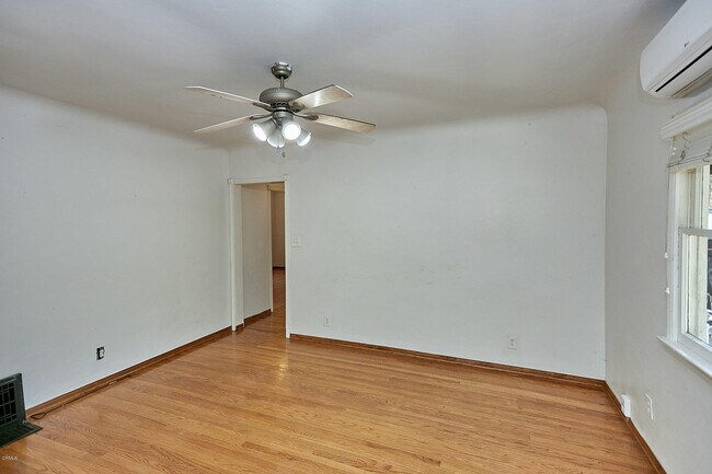 Building Photo - 4528-4528-4 Rosemont Ave