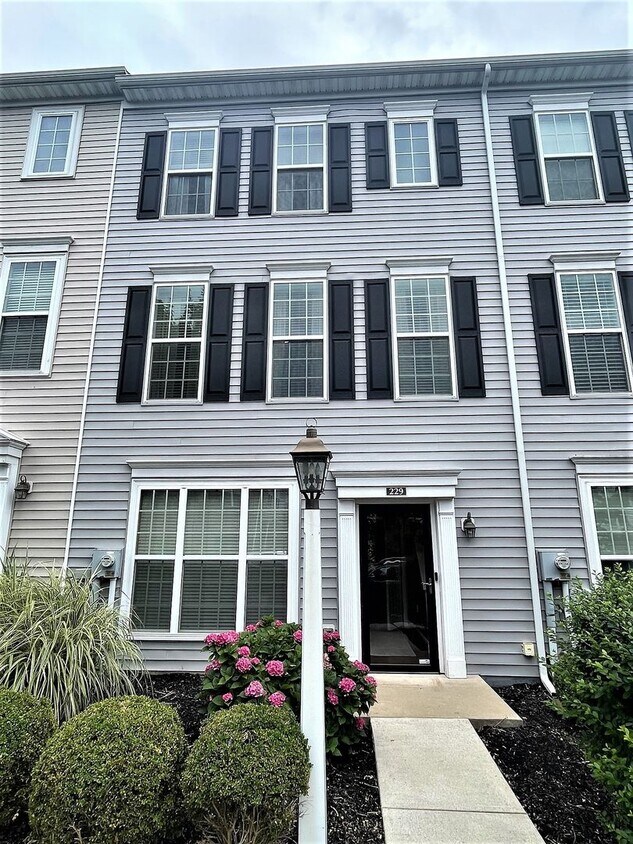 Primary Photo - 229 Keinath Street