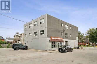 1 Elgin St N