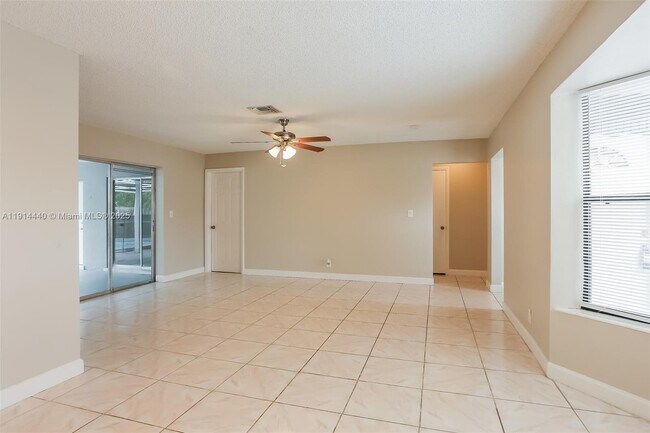 Foto del edificio - 3391 NW 42nd St