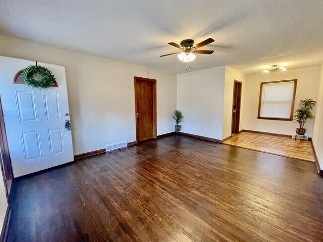 Building Photo - 1626 Kenmar St