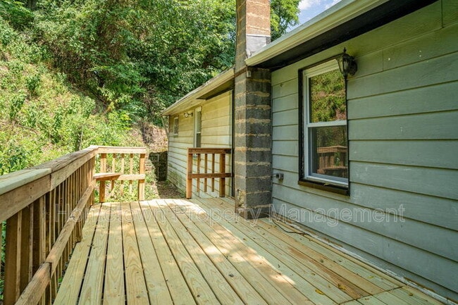 Building Photo - 801 Mohn St