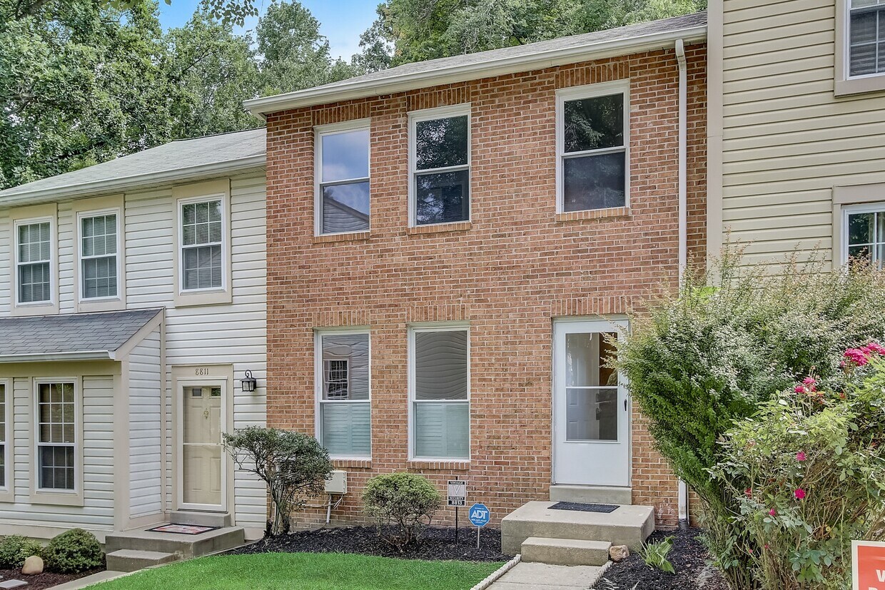Front - 8813 Stonebrook Ln