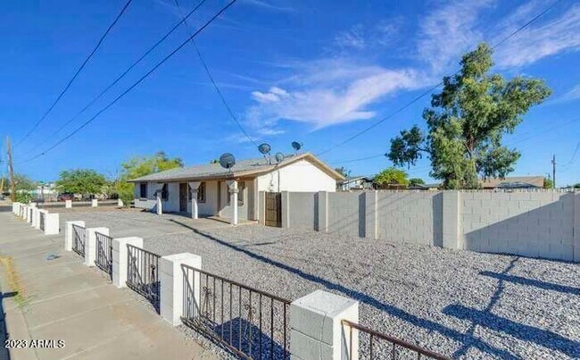 Foto del edificio - 1125 E 1st St