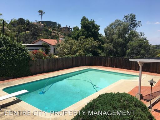 Building Photo - 4520 Calavo Dr