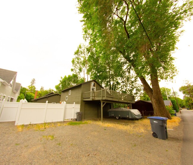 Building Photo - 1 Bedroom 2 Bathroom Accessory Dwelling Un...