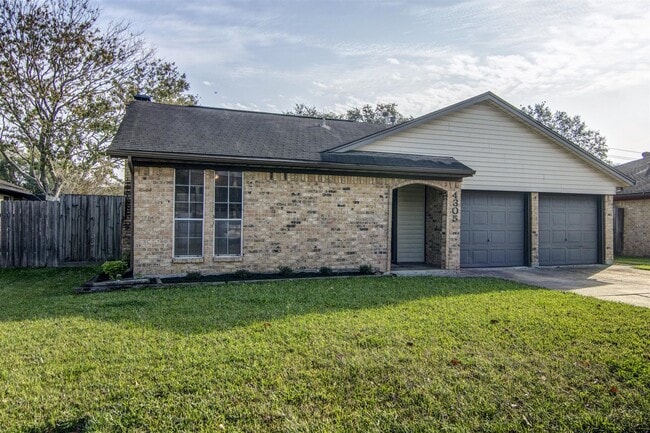 Building Photo - 4305 Fairway St