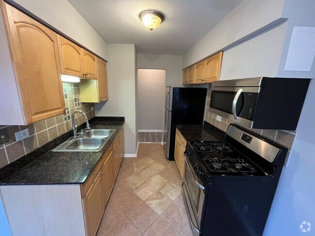 Building Photo - 3057 N Narragansett Ave