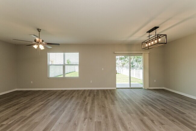 Foto del edificio - 10988 Carlton Fields Dr