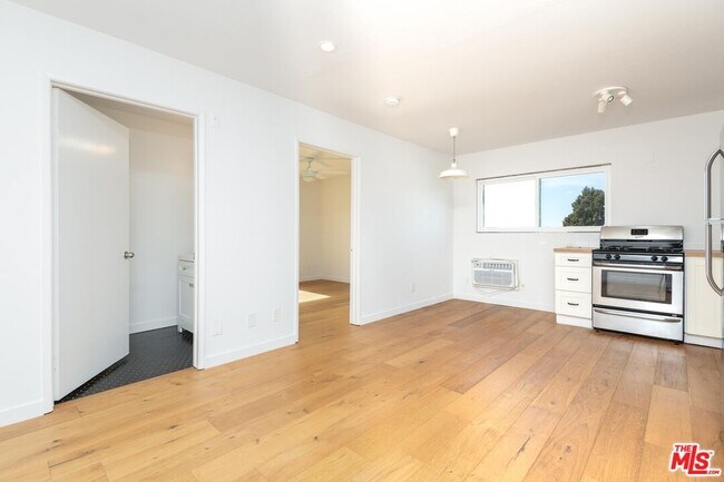 Foto del edificio - 3933 Marathon St