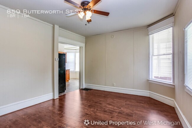 Building Photo - 859 Butterworth St SW
