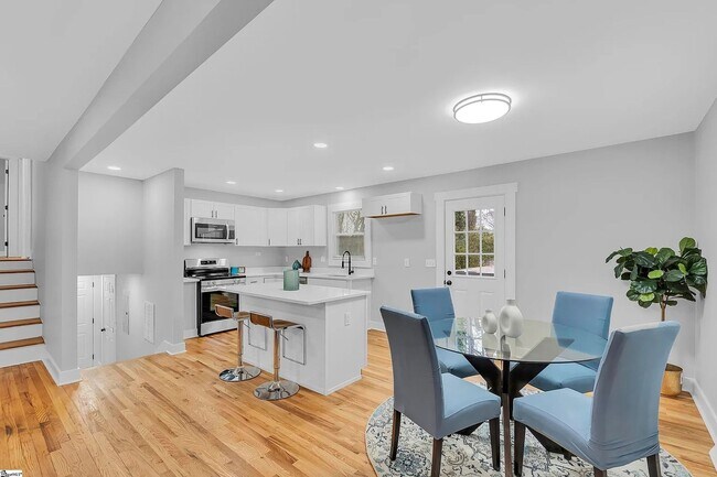 Building Photo - A 4-bedroom GEM!!