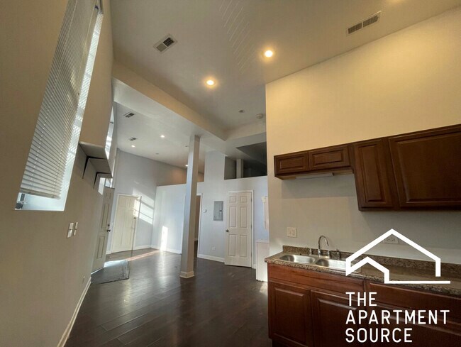 Building Photo - 2409 S Hoyne Ave