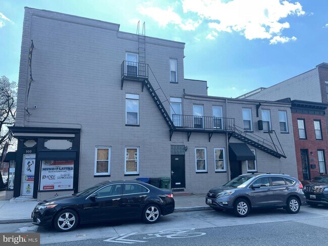 Building Photo - 900 S Ellwood Ave