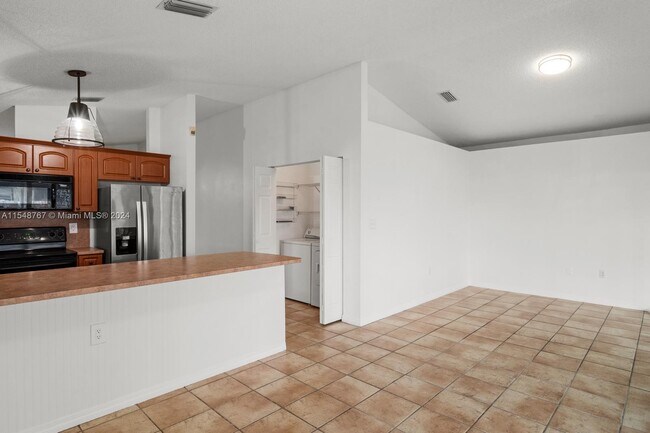 Building Photo - 7601 NW 166th Terrace