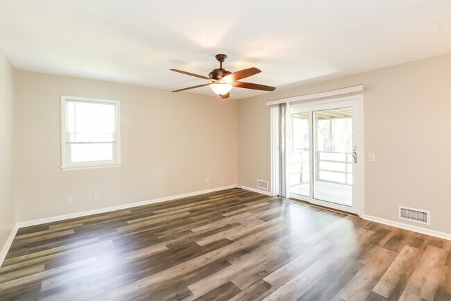 Building Photo - Beautiful Split Level Home in Olathe!