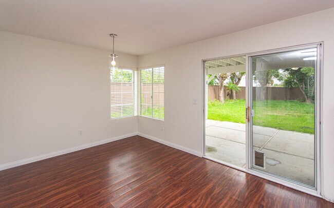 Building Photo - Freshly Painted 2BR/2.5BA Condo with Peak a Boo Ocean View!!