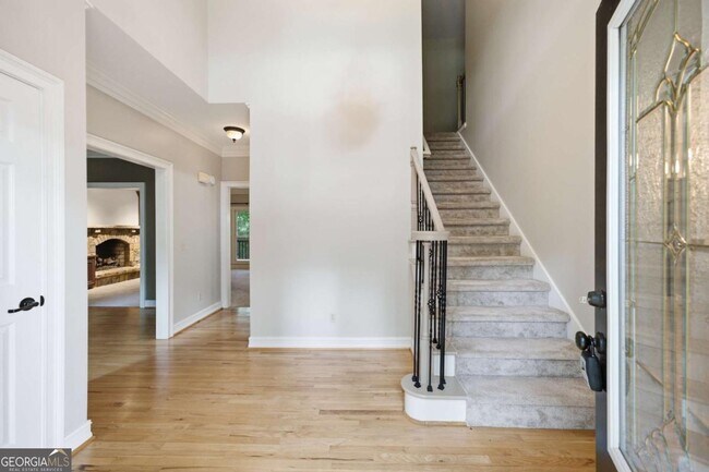 Building Photo - 5525 Hampstead Way