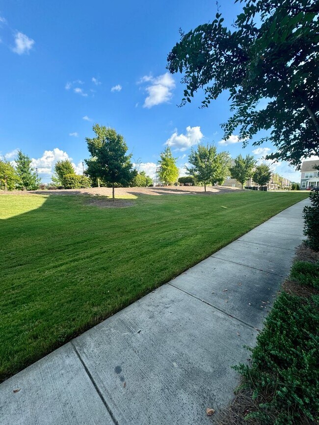 Foto del edificio - Beautiful 3BR/3.5BA Townhome in Rea Farms