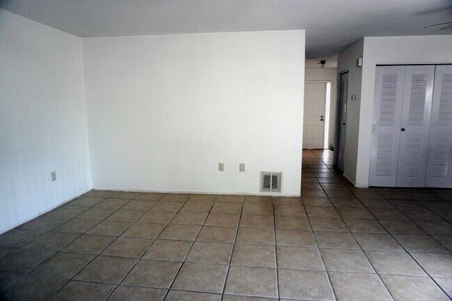 Foto del edificio - 3640 Meriden Ave