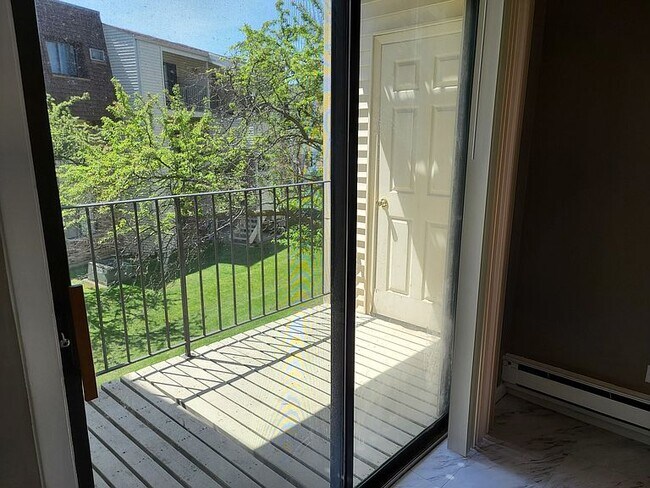Foto del edificio - 165 N Waters Edge Dr