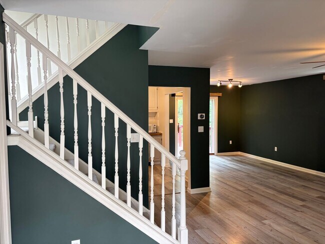 Foto del edificio - Single Family Home on Quite Cul-De Sac Now Available in Upland Square
