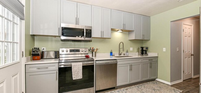 Kitchen - 200 N Moreland Blvd