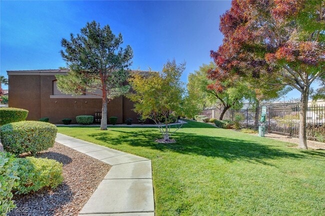 Building Photo - 950 Seven Hills Dr