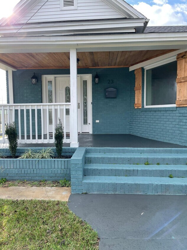 Primary Photo - 23 E Brainerd St