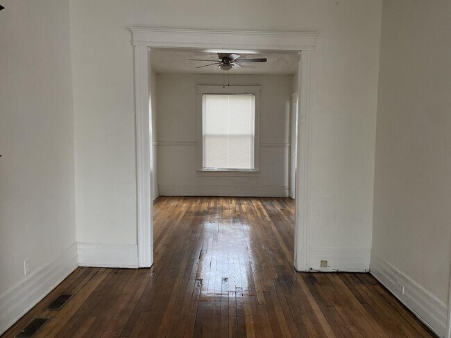 Building Photo - 585 Harper Ave