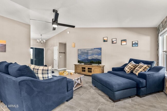 Building Photo - 2520 E Linda Vista Dr