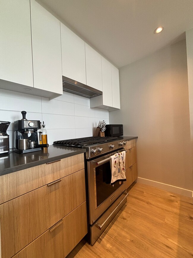 Photo du bâtiment - 3430 E Kent Av S