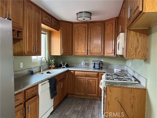 Foto del edificio - 722 Forest Park Dr