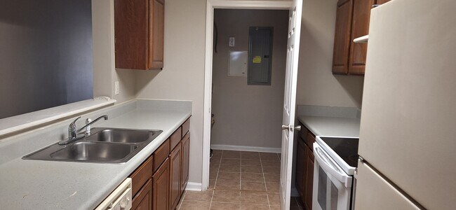 Foto del edificio - 8301 Waldrop Pl