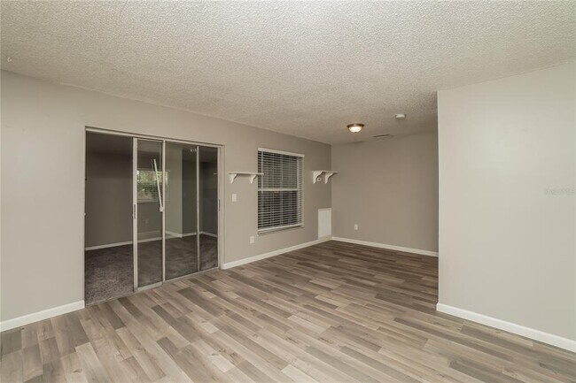 Foto del edificio - 14206 Village Terrace Dr